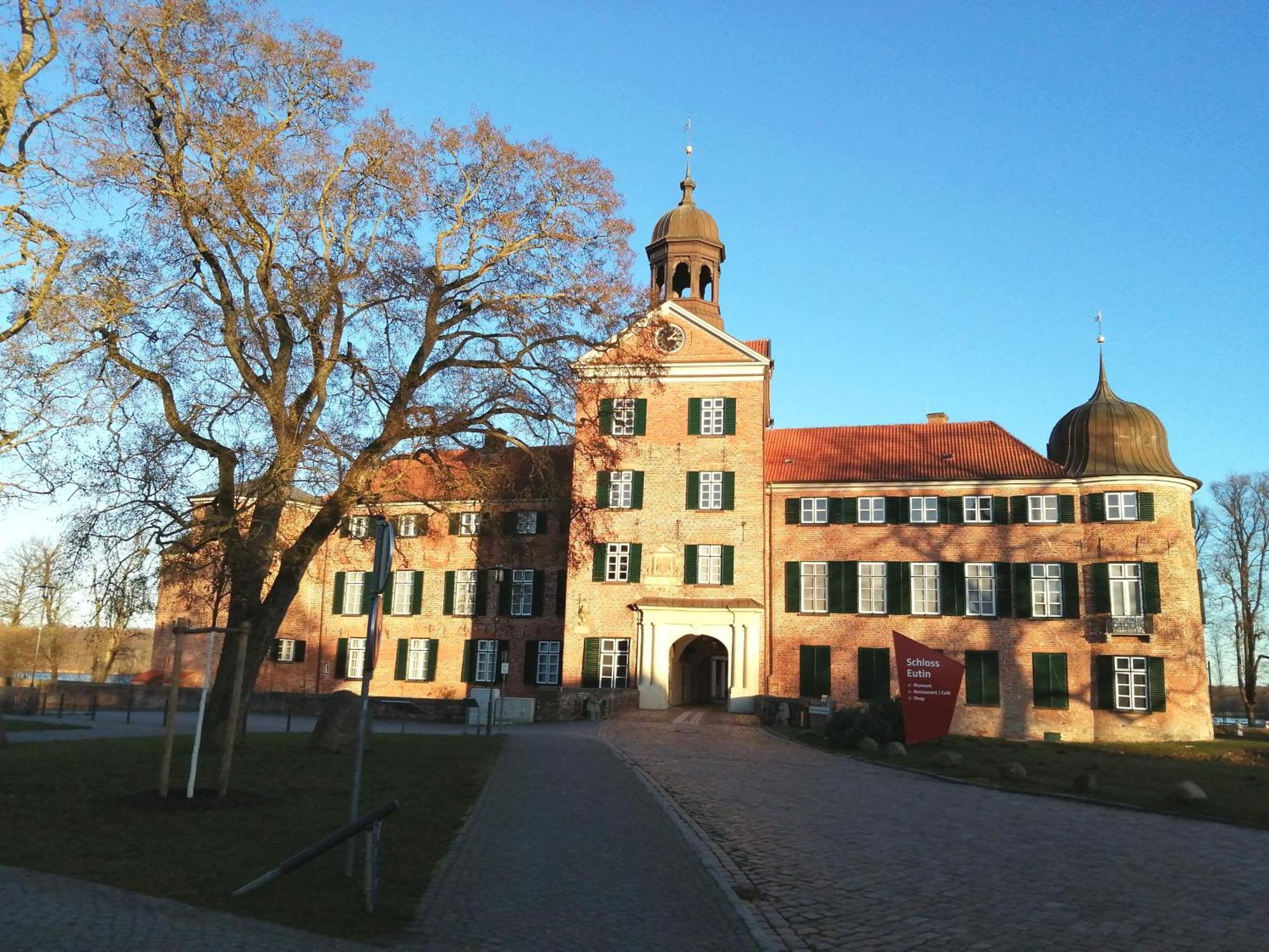 Mitten Im Gruenen - Apartment Mit Wohlfuehlcharakter In Stadtrandlage Eutin Exterior foto